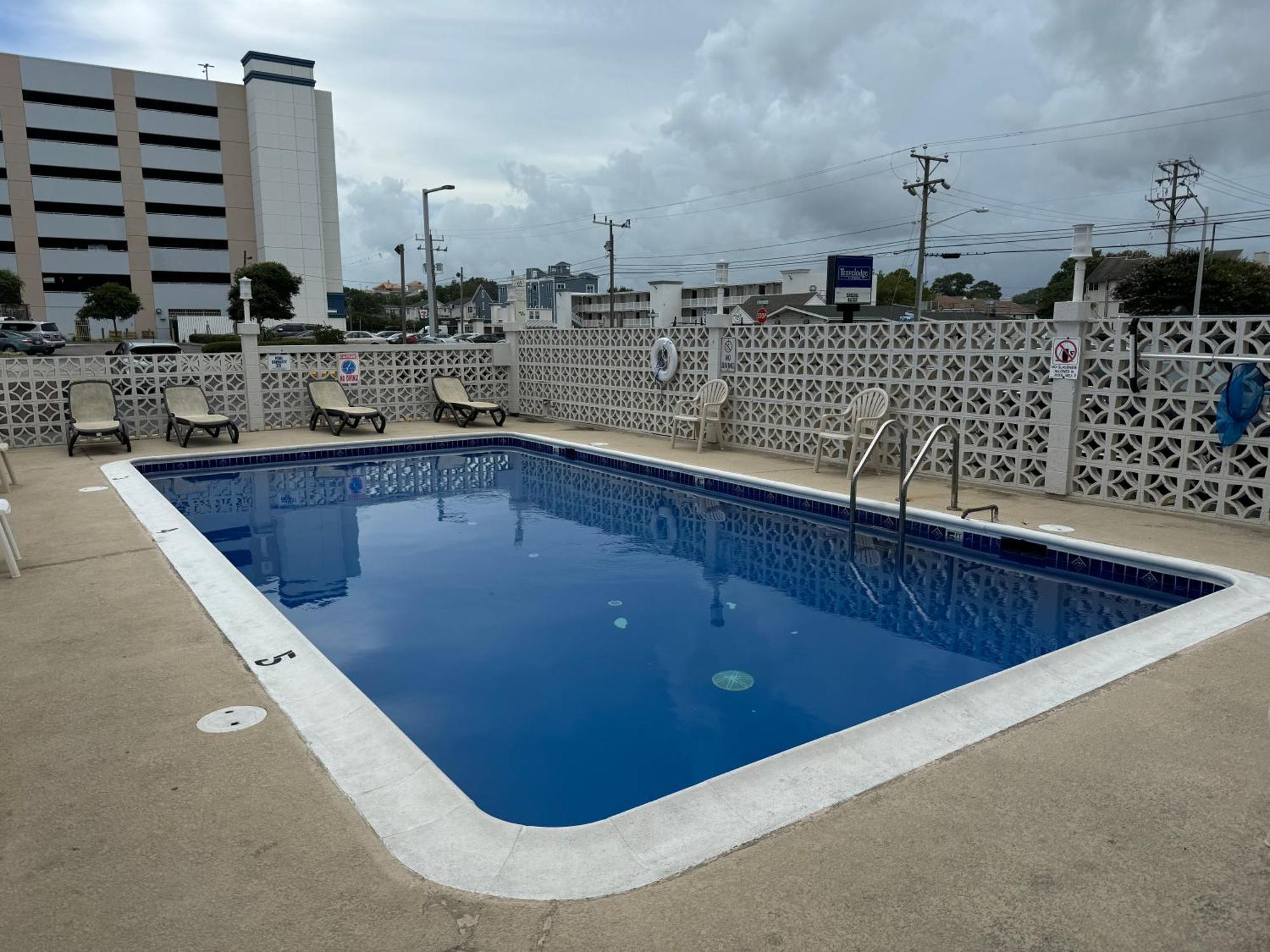 Travelodge By Wyndham Virginia Beach Exterior photo